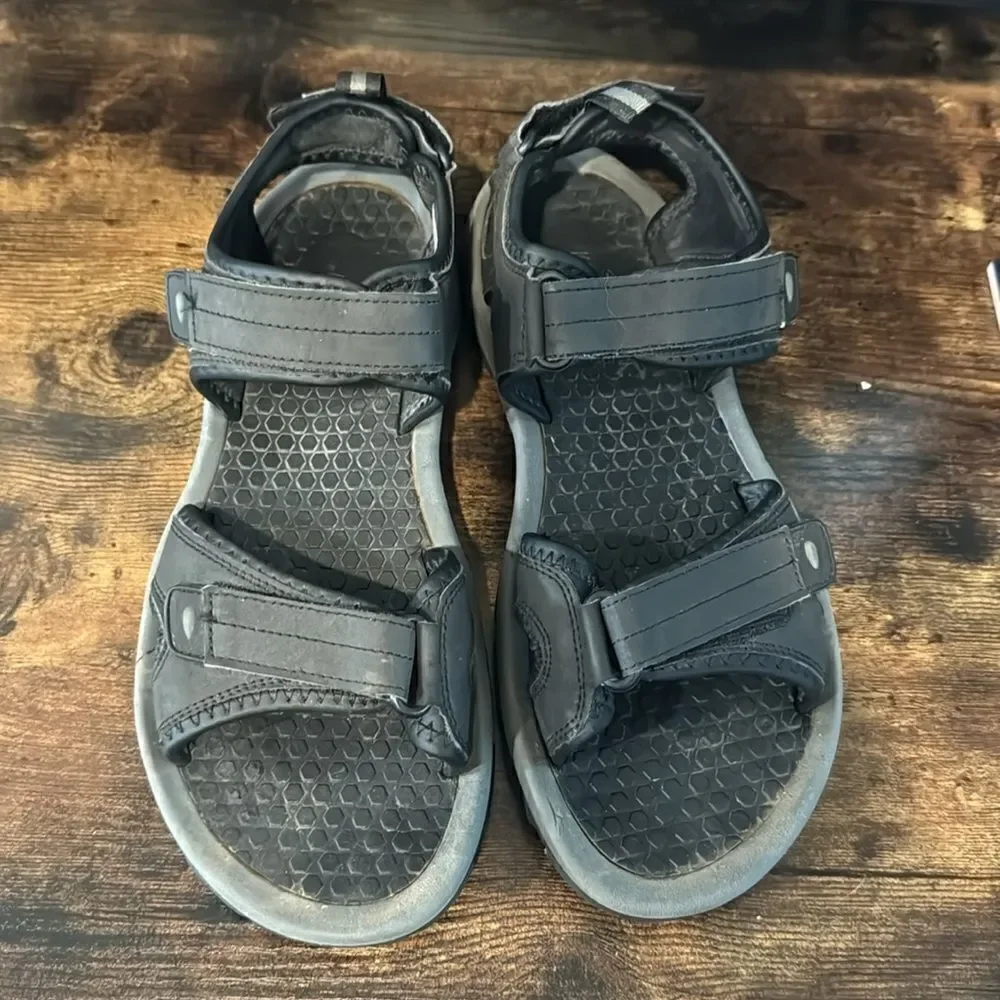 Khombu black Barracuda Sandals size 10